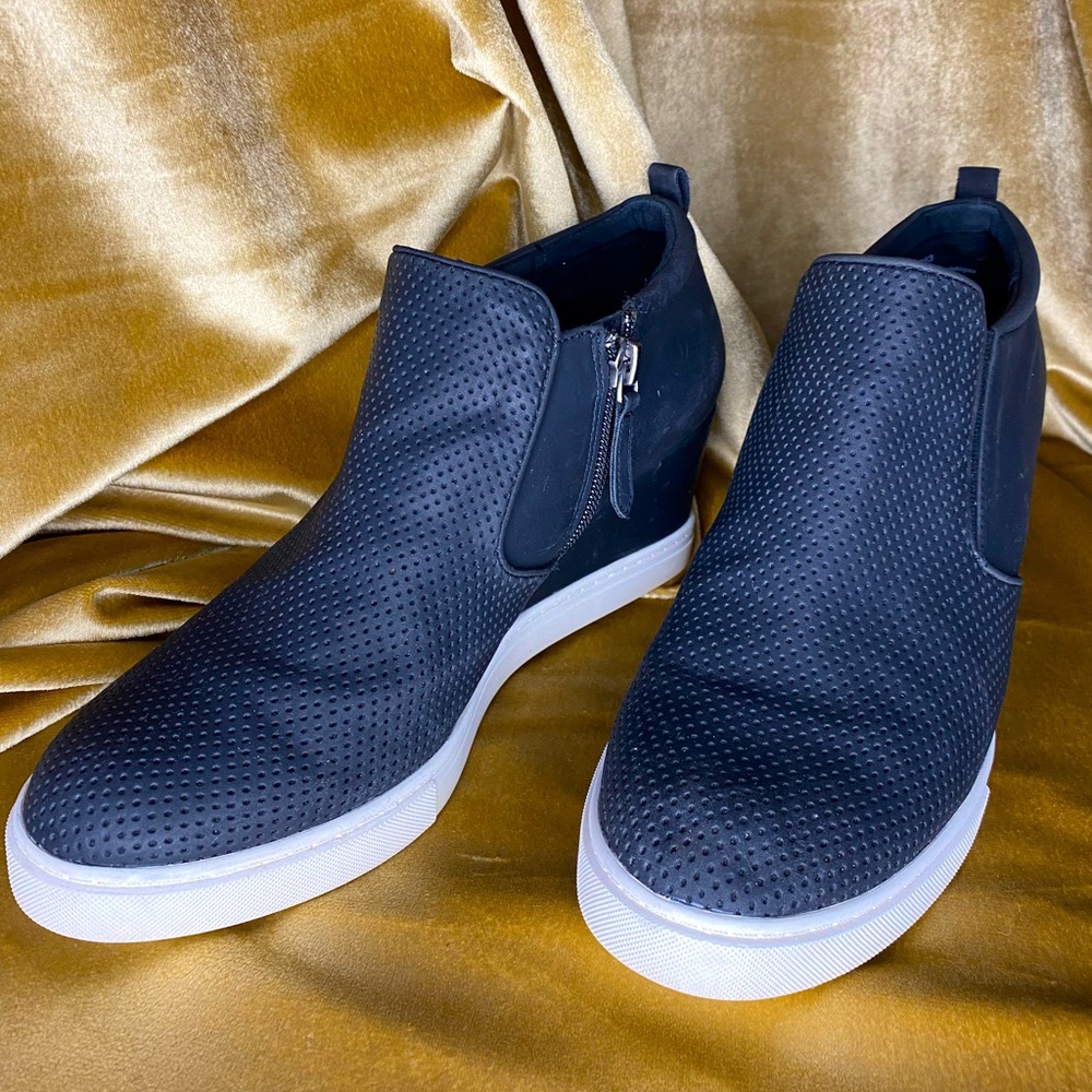 Womens Susina Wedge Shoes with Side Zip | Size: 8
